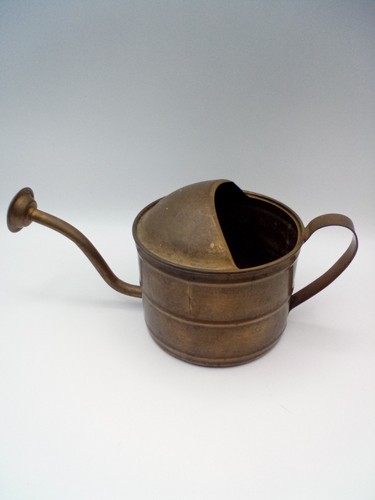Small brass watering can - brass,