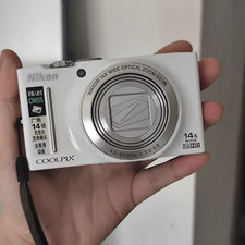 Nikon COOLPIX S8200 Compact