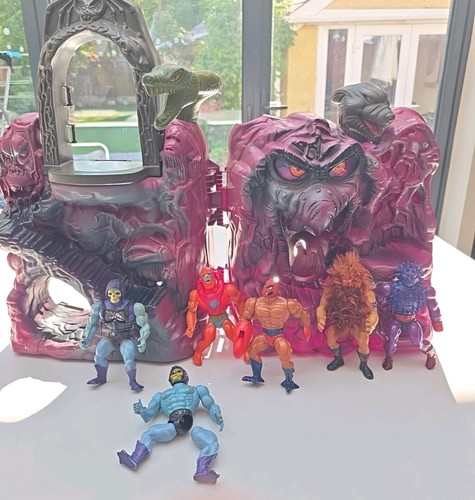 Motu man snake mountain - snake,