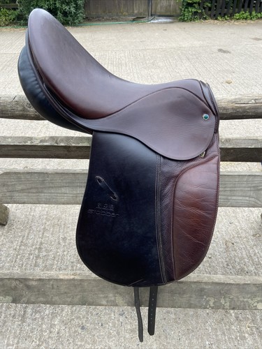 Stubben dressage saddle - stubben,
