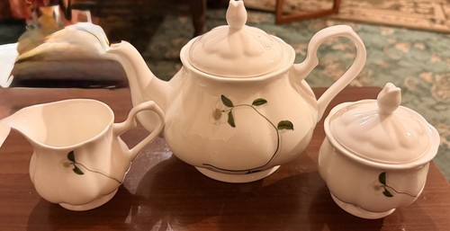 Royal suffolk teapot milk jug - suffolk,