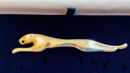 Large sphinx brooch gold tone - large,