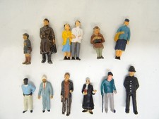 OO GAUGE MODEL RAILWAY FIGURES