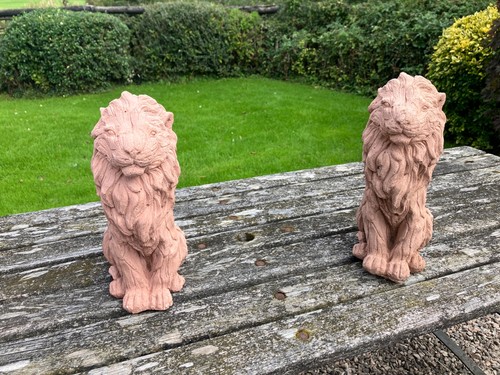 Two lovely detailed stone - two,