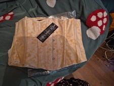 GothicXo size 30, cream