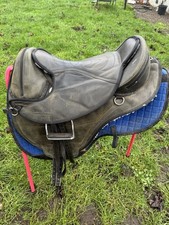 Barefoot Treeless Saddle.