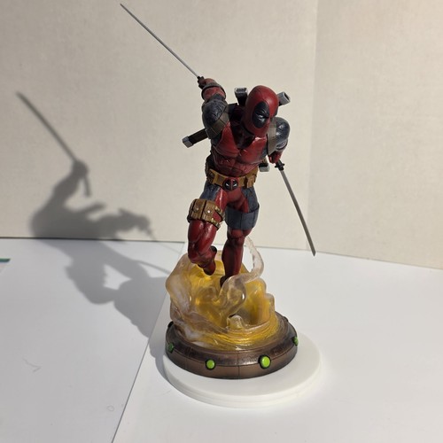 Diamond select toys - diamond,