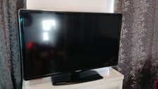 Philips 42PFL7404H 42" 1080p HD LCD Television with original remote control