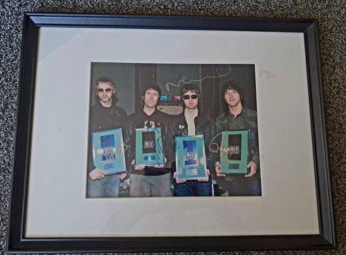 Oasis signed band - oasis, photo