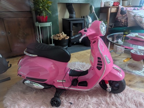 Super cool pink - vespa, on