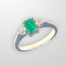 White Gold Ring Emerald Green