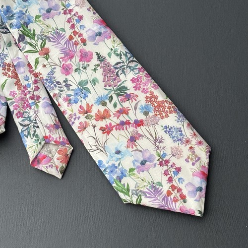 White pink floral wildflower - floral,