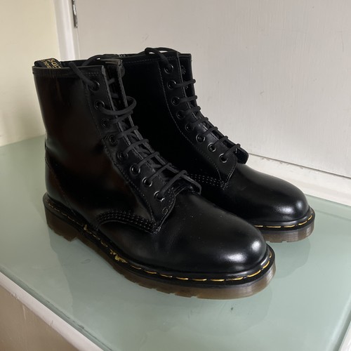 Martens 1460 black hole - dr,