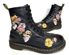 Ladies Dr Martens VONDA Black leather 8 Hole boots Size UK 6