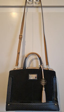 Large River Island Structured