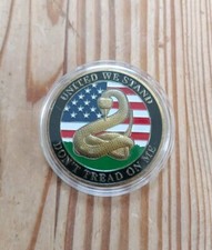 UNITED WE STAND Don't Tread On Me Challenge Coin With Coin Stand For Displaying 