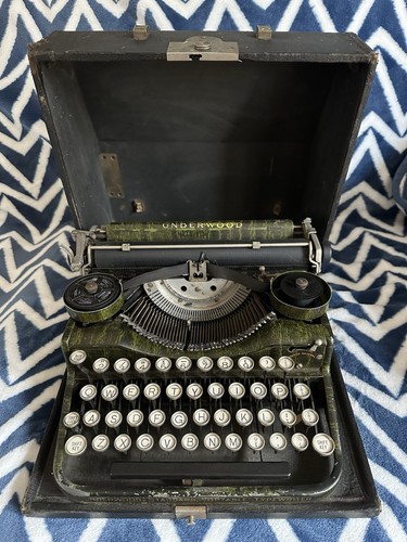 Underwood antique typewriter - underwood,