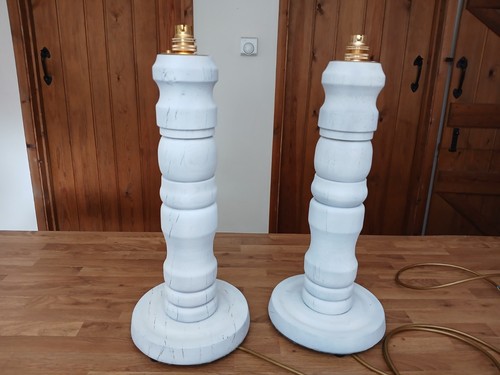 Pair large solid - of, lamp