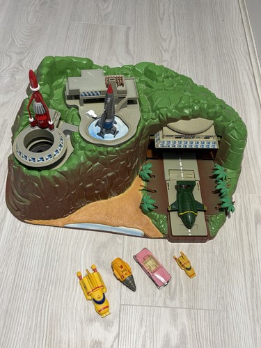 Thunderbirds tracy island - thunderbirds,