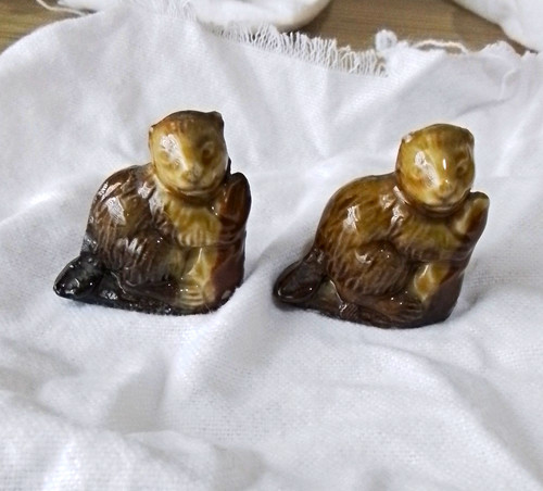 Ceramic otter figurines pair - figurines,