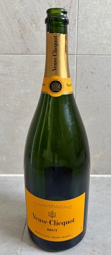 Veuve clicquot champagne - veuve,