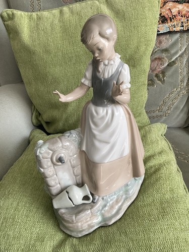 Lladro nao large - nao, figurine