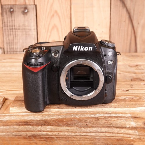 Faulty nikon d90 camera - nikon,