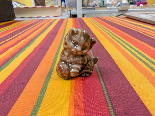 Wade whimsies cat figurine - wade,