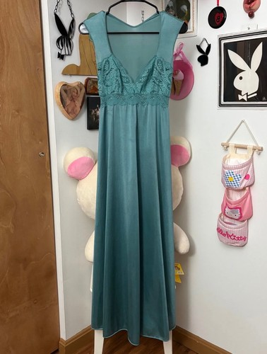 Size 1980s vintage - s/m, olga
