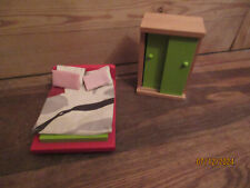 COLLECTIBLE WOODEN DOLLS HOUSE BEDROOM FURNITURE WARDROBE DOUBLE BED BEDDING CUS
