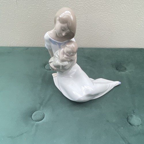 Nao figure mother - nao, baby