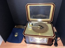 Mr. Christmas Village Square 2003 Carousel Holiday Symphonium Music Box 16 Discs