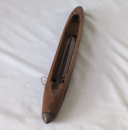 Brown wooden weaving shuttle - brown,