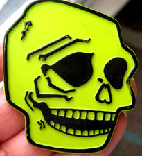 SKULL PIN BADGE vintage 1980s halloween AGC scary novelty hard plastic pin BADGE