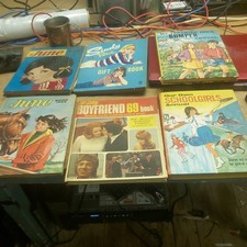 6 x  Vintage Sindy / June etc  Annuals Bundle 60's Girls Comics ref rm12