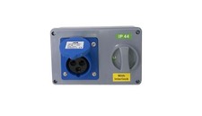 INTERLOCKED SWITCHED SOCKET