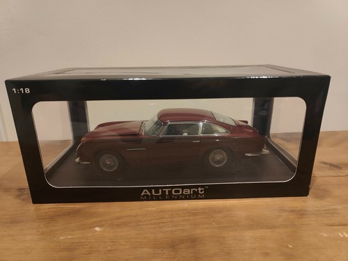 Autoart aston martin - 1:18,