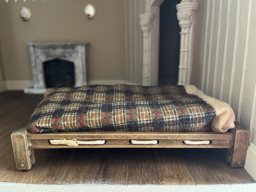 Dolls house rare - rare, tudor