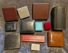 Bundle of vintage jewelry /