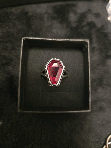 Red stoned silver - stoned, coloured