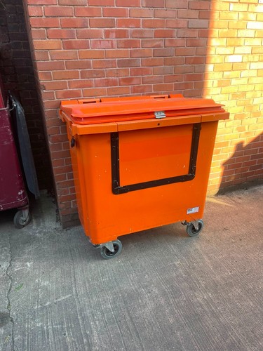 770 litre drop front - , lockable