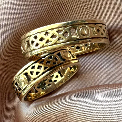 9ct yellow gold celtic knot - celtic,