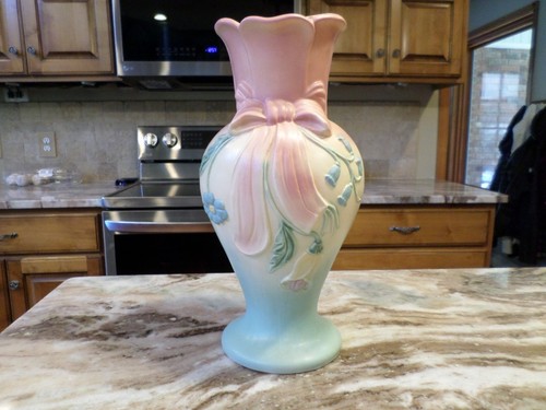 Hull pottery rare bow - pottery,