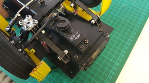 Front steering bracket for
