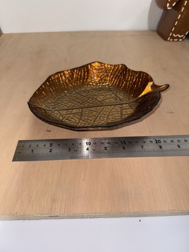 Unmarked amber glass - unmarked,