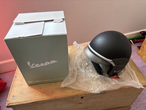 Vespa helmet with box large - vespa,