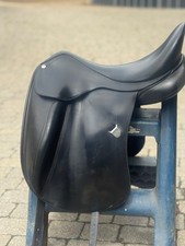 dressage saddle 17" medium
