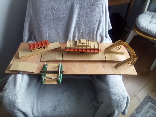 Hornby dublo stations bridge - hornby, stations,
