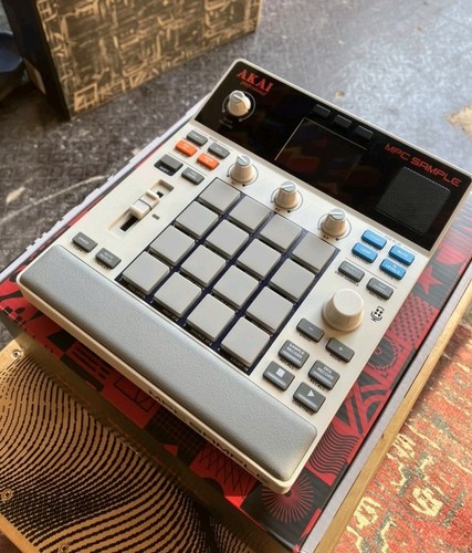 Akai mpc sample drum machine - drum,