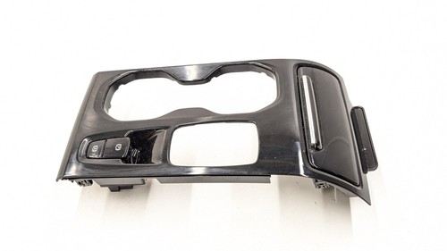 Volvo xc40 centre - centre, trim